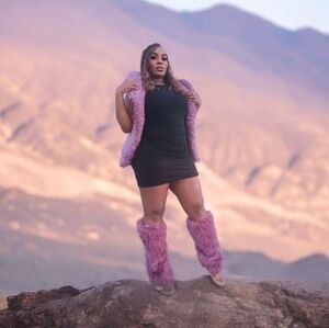 Stylish Purple Fur Leg Warmers & Matching Fur Vest